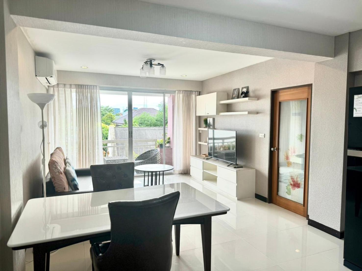 Baan Sabai Rama IV Apartment Банкок Екстериор снимка