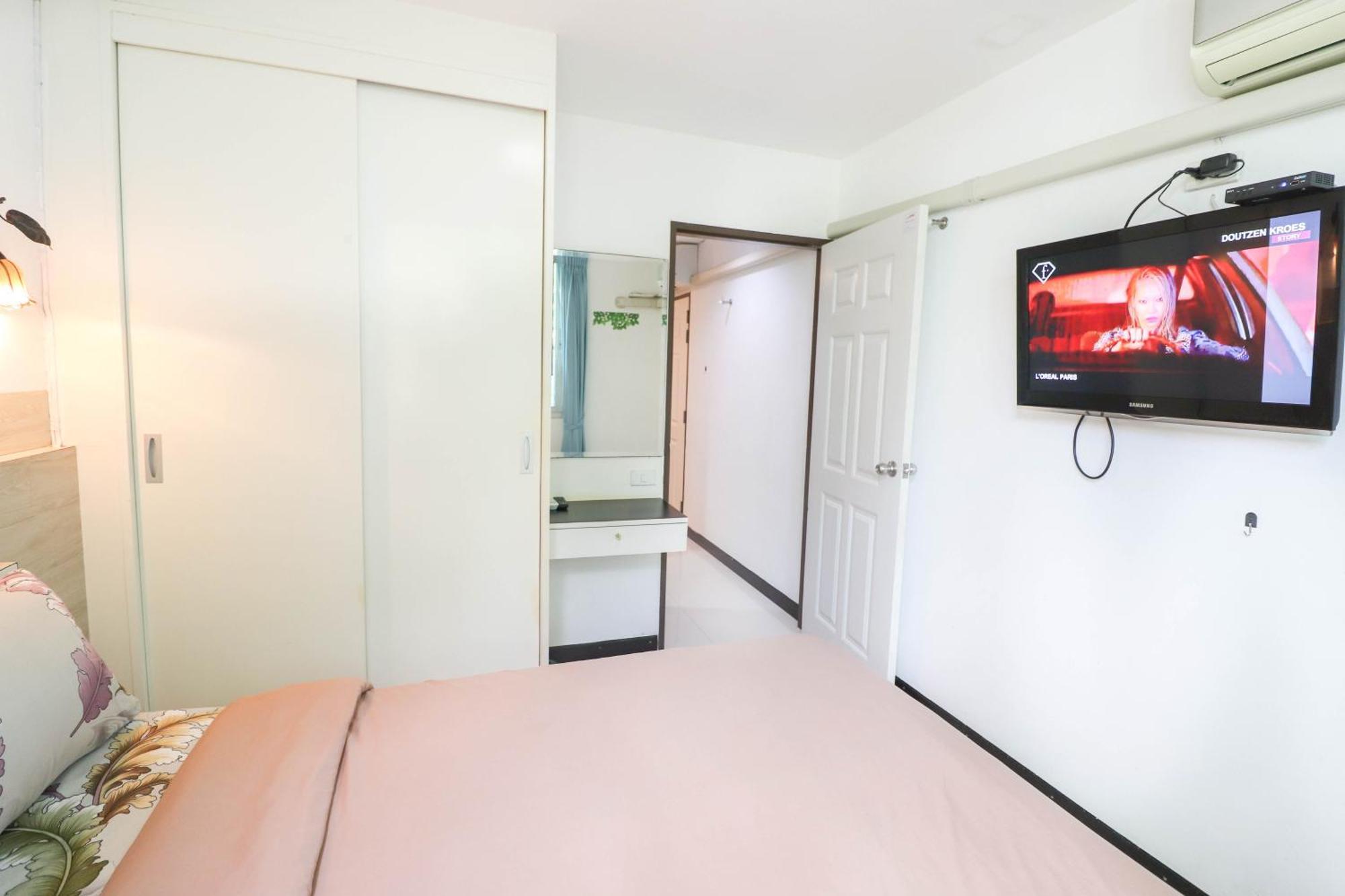 Baan Sabai Rama IV Apartment Банкок Екстериор снимка