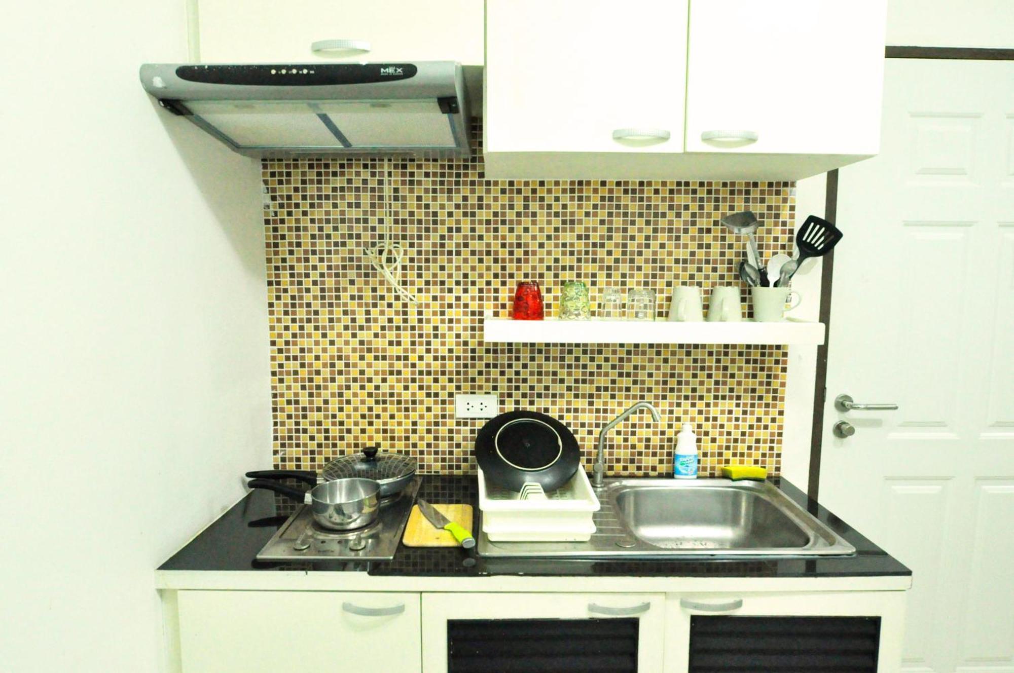 Baan Sabai Rama IV Apartment Банкок Екстериор снимка