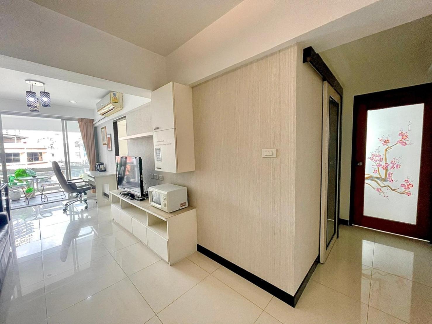 Baan Sabai Rama IV Apartment Банкок Екстериор снимка