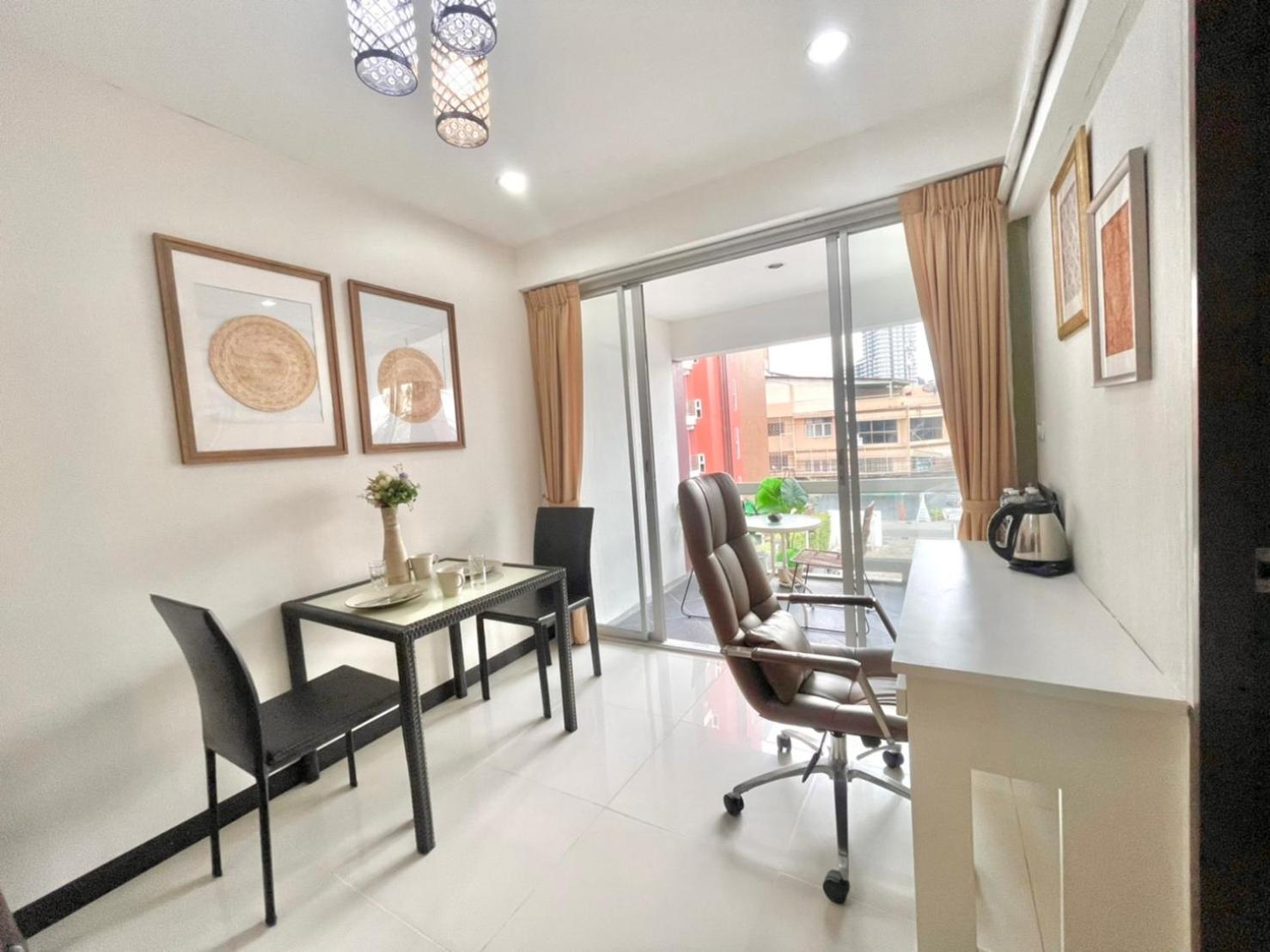 Baan Sabai Rama IV Apartment Банкок Екстериор снимка