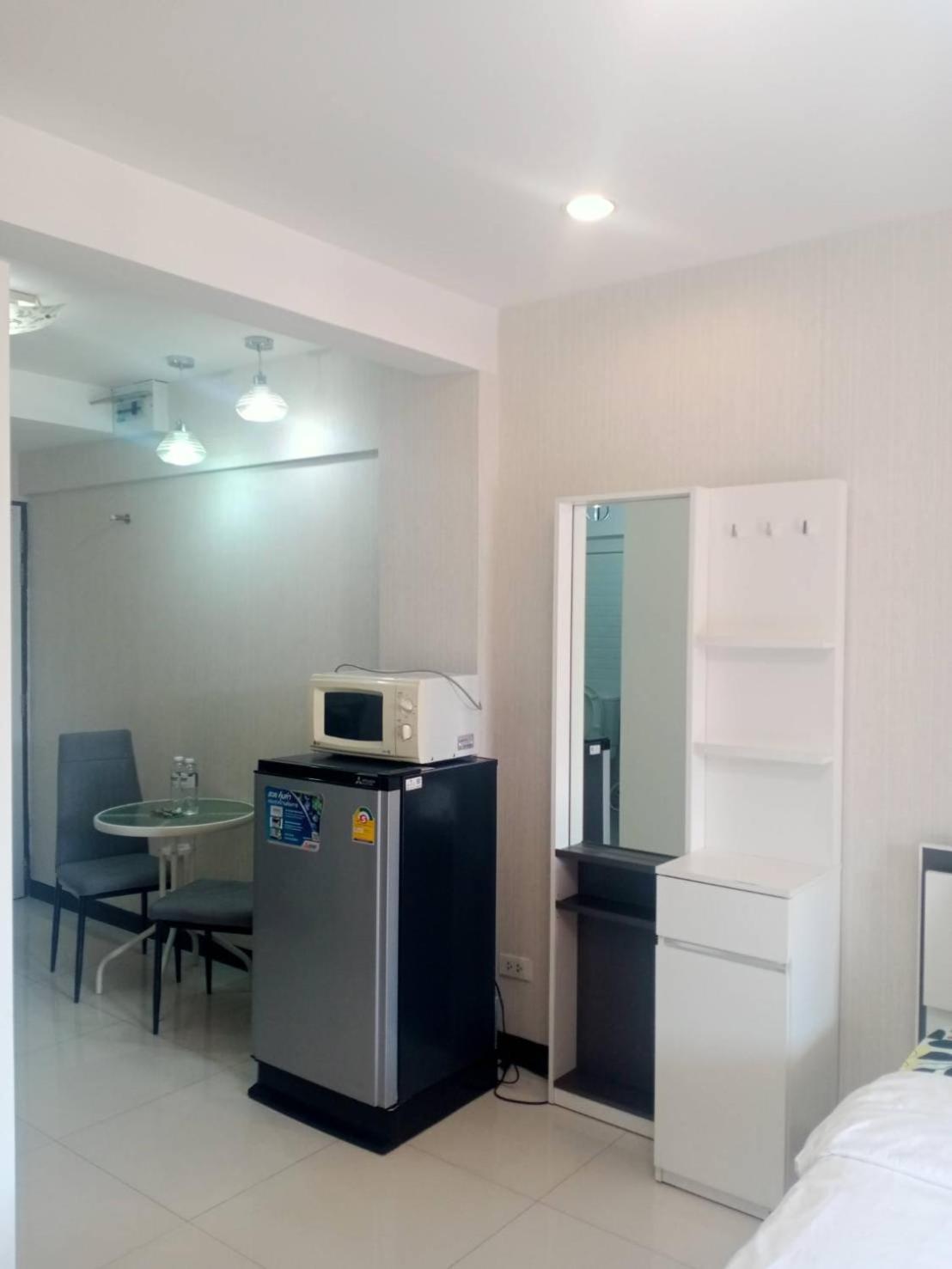 Baan Sabai Rama IV Apartment Банкок Екстериор снимка