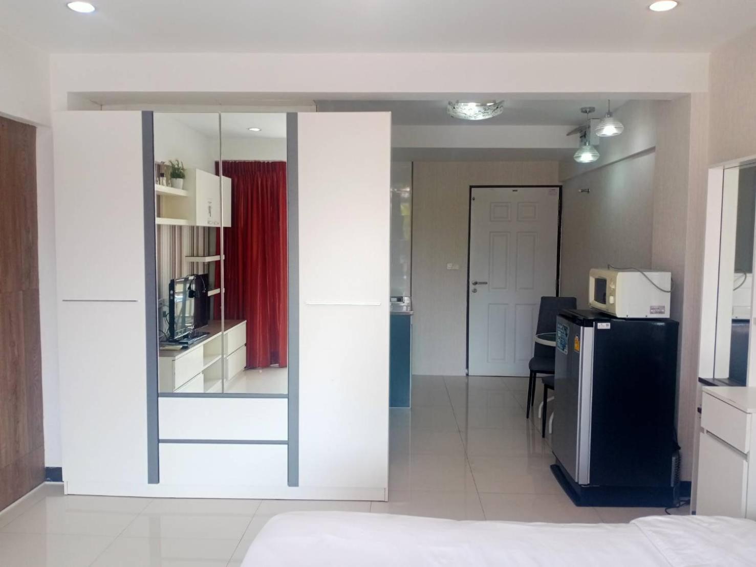 Baan Sabai Rama IV Apartment Банкок Екстериор снимка