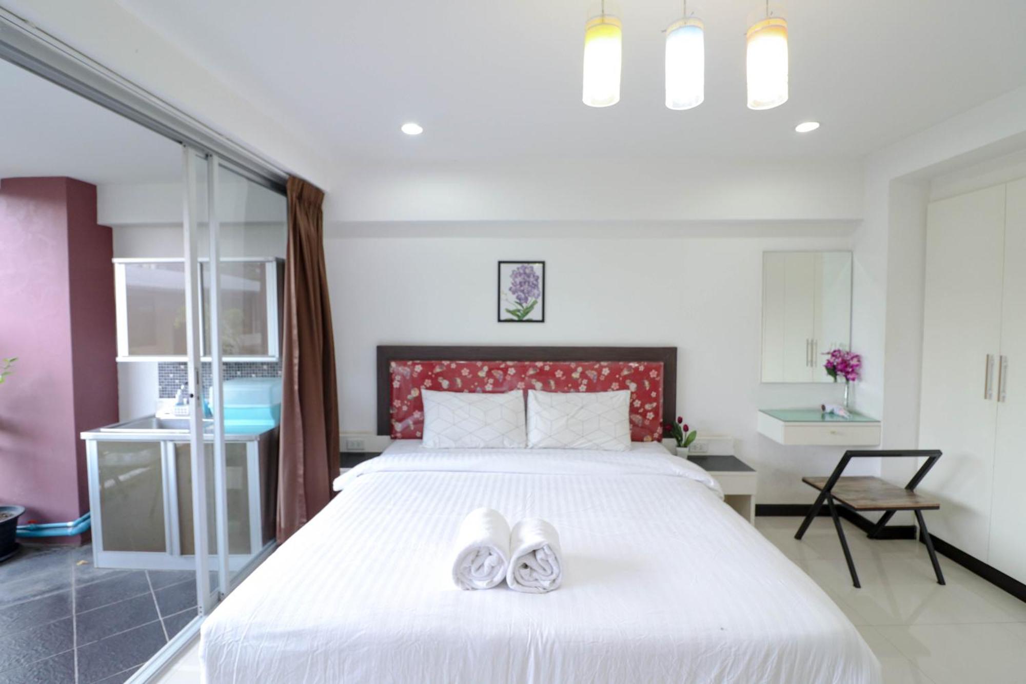 Baan Sabai Rama IV Apartment Банкок Екстериор снимка
