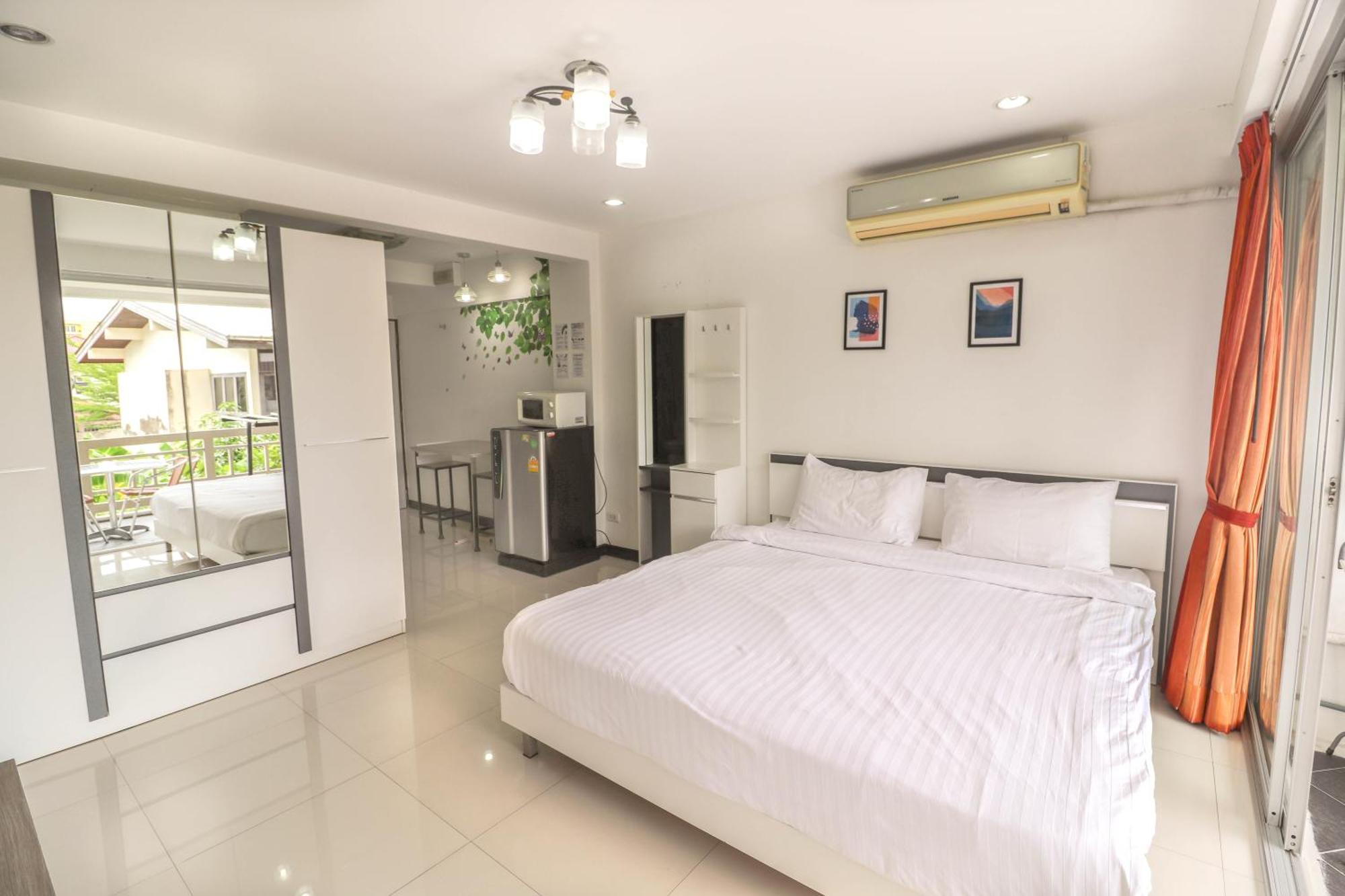 Baan Sabai Rama IV Apartment Банкок Екстериор снимка