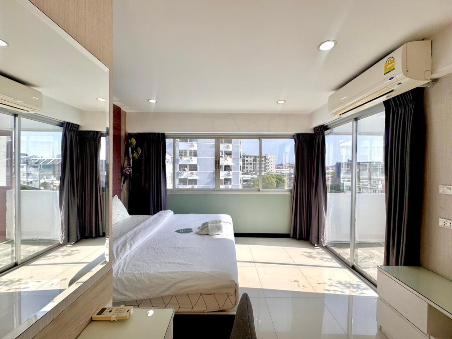 Baan Sabai Rama IV Apartment Банкок Екстериор снимка