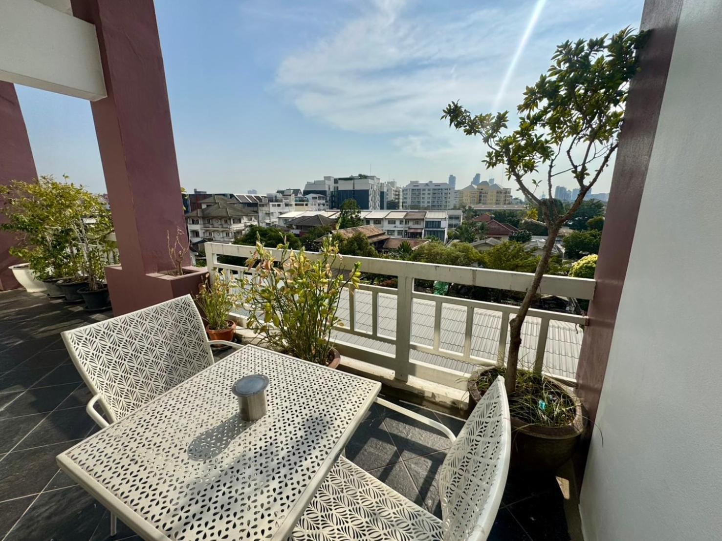 Baan Sabai Rama IV Apartment Банкок Екстериор снимка